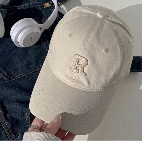 Adjustable Cream Embroidered ‘R’ Baseball Cap OS New - Picture 2 of 4